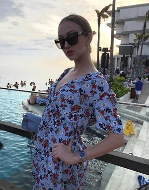 Mo